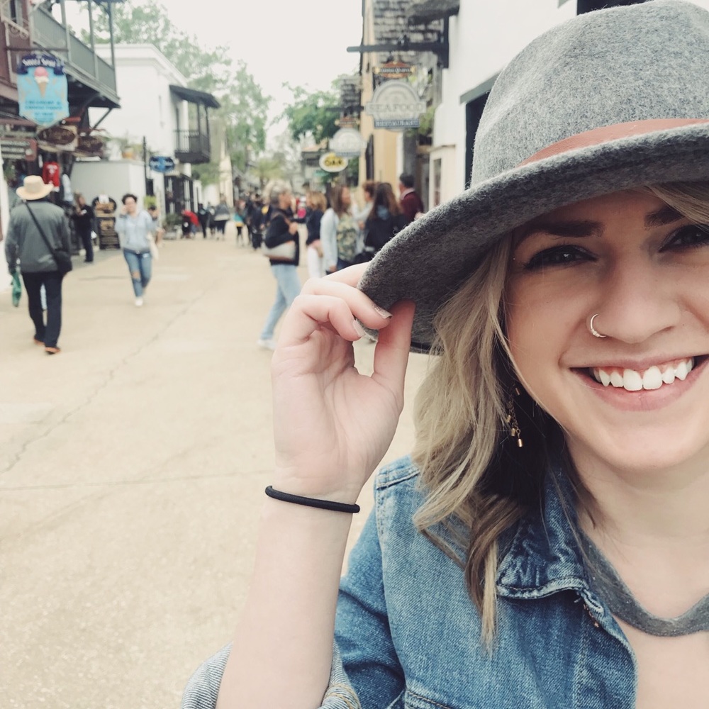 Meet your Posher, Abbey